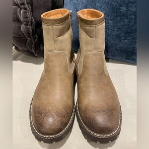 Men’s boot with side zipper